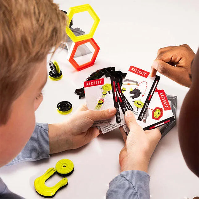 Fat Brain Toys Magshuto Stunt Park – magnetinių triukų ir taiklumo rinkinys